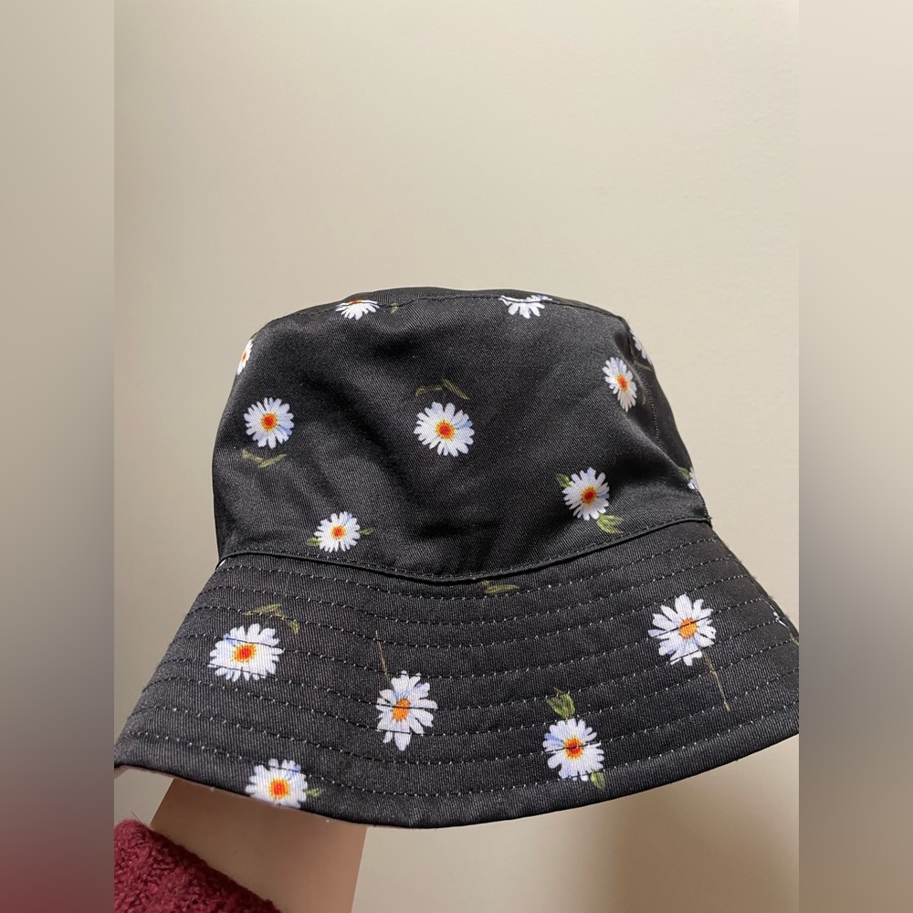 Alice & Olivia FabFitFun reversible bucket hat